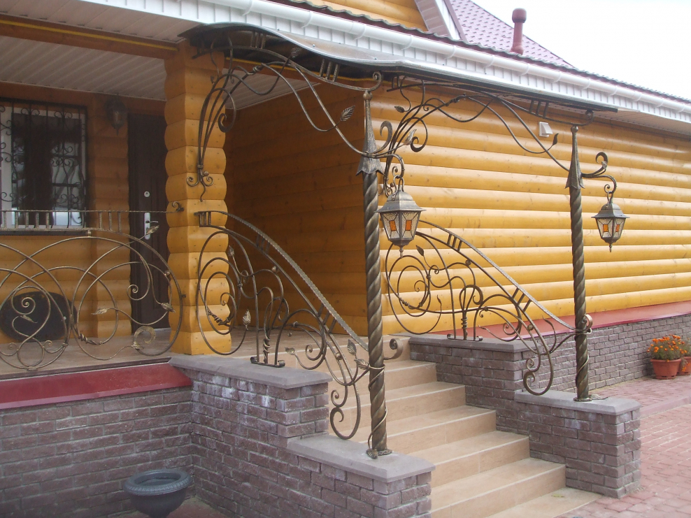 Перила для крыльца в частном доме