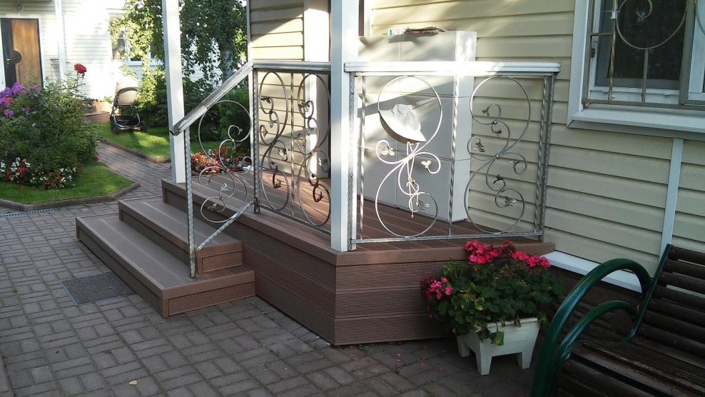 Ограждение крыльца из металла