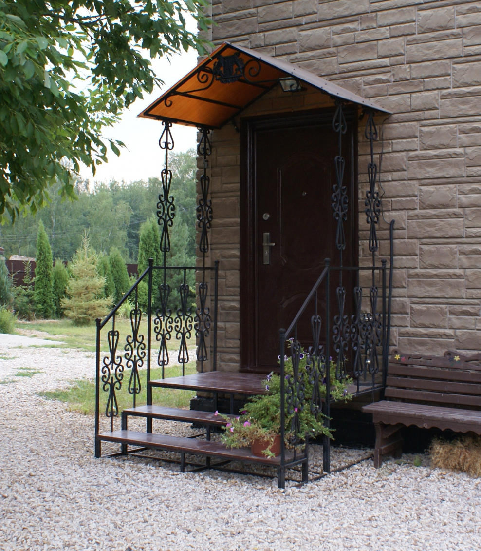 Крылечки для дачных домиков из металла