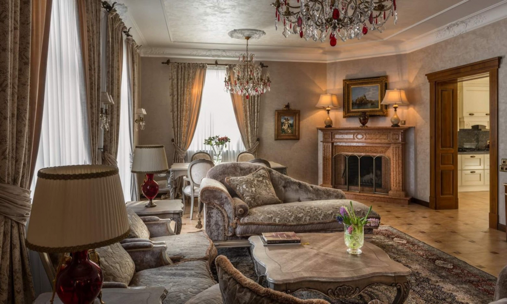 Уютная гостиная в классическом стиле