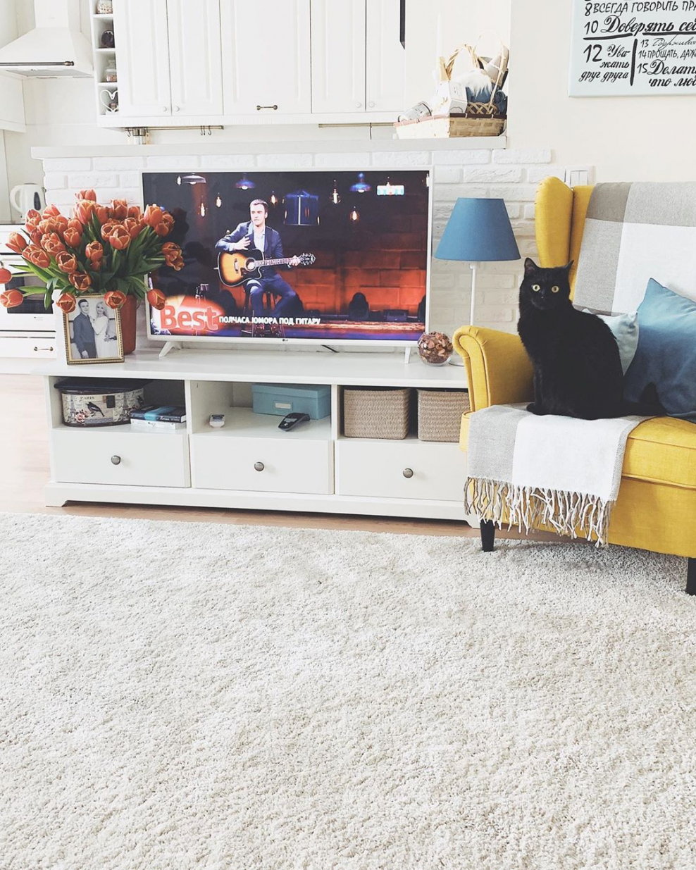 Гостиная икеа в интерьере реальные