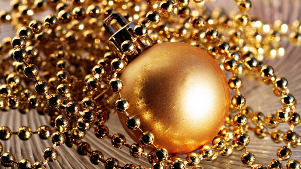 Золотой орнамент на черном фоне