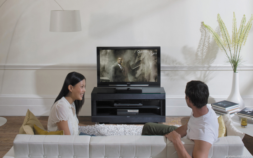 Столик перед телевизором