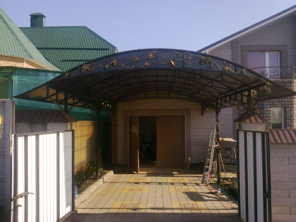 Частный дом с пристройкой