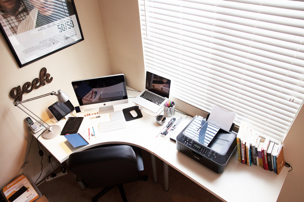 Порядок на столе в офисе