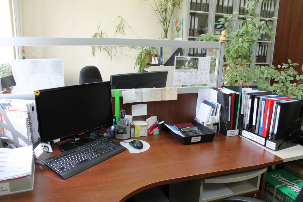 Порядок на рабочем столе в офисе