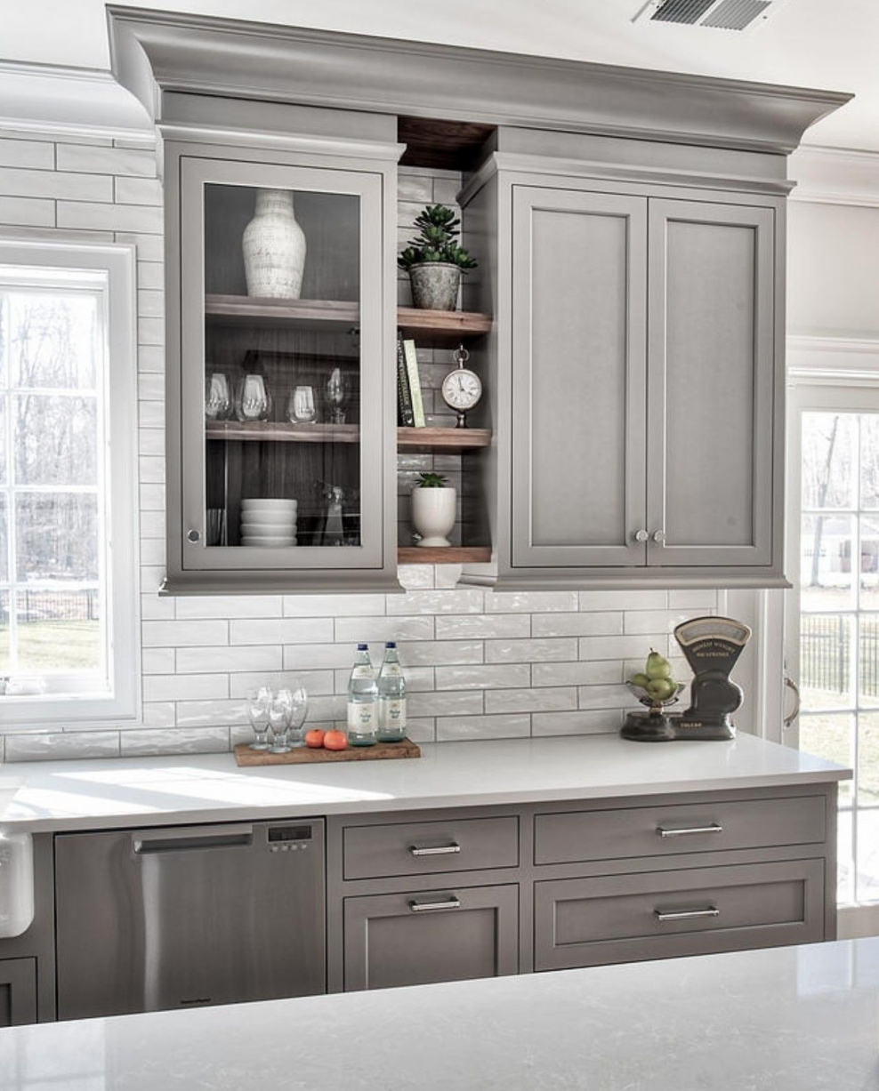 Кухня серая классика