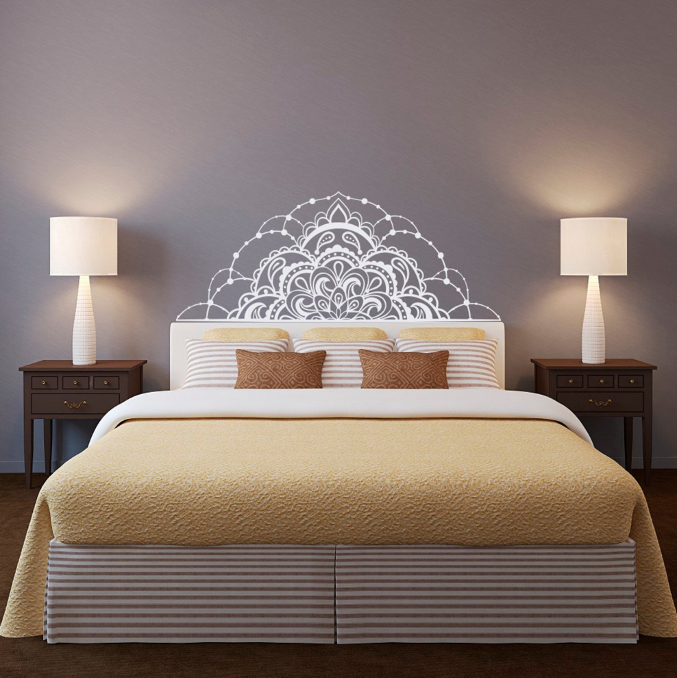 Декор над кроватью