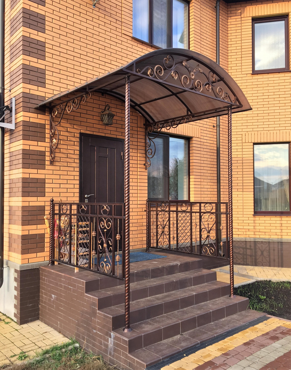 Крыльца входных групп