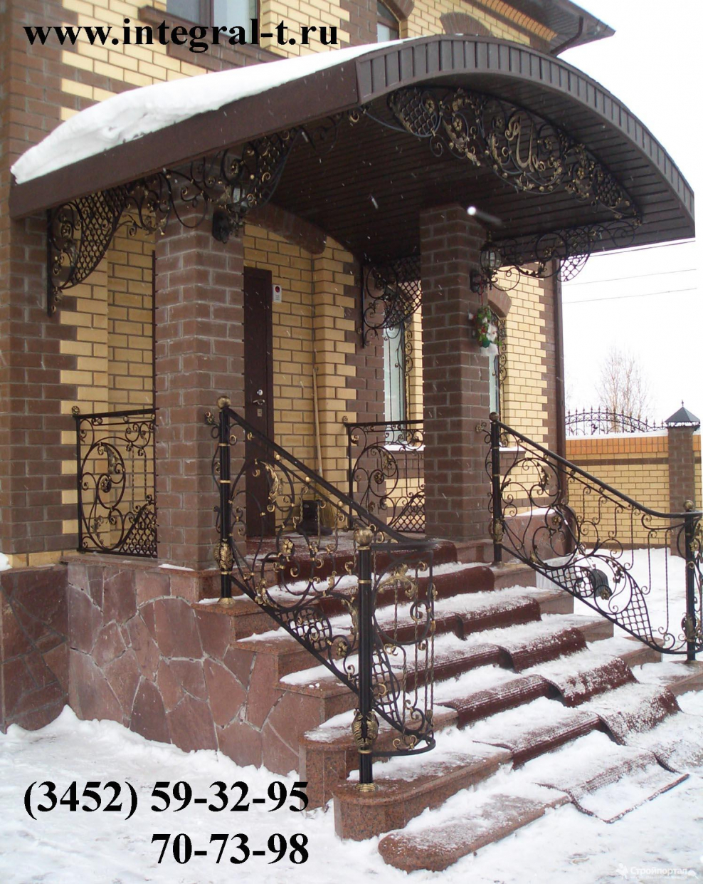 Козырёк над крыльцом