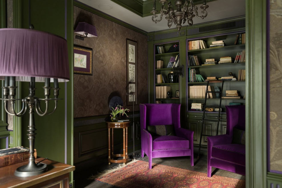 Интерьер кабинета в фиолетовых тонах
