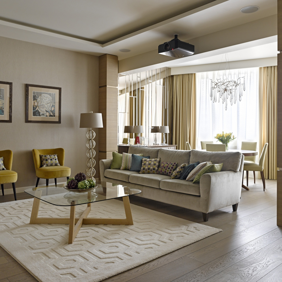 Гостиная с бежевыми стенами