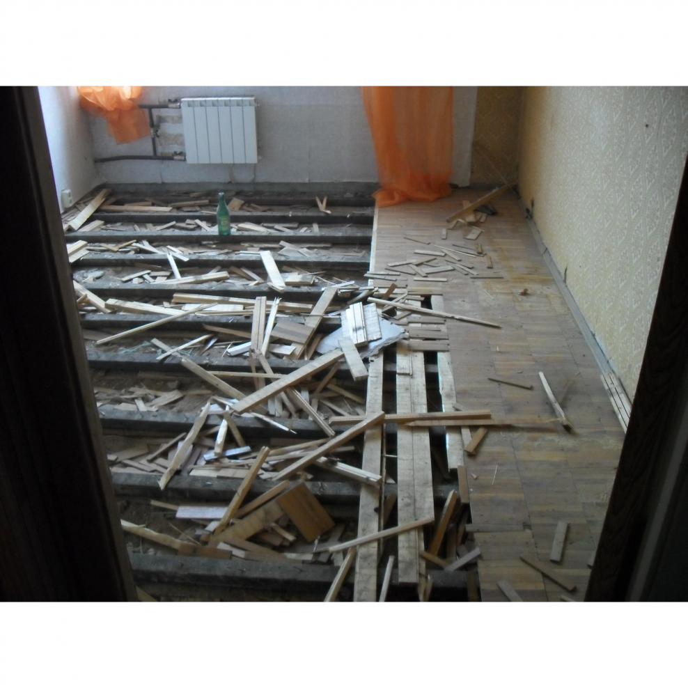 Демонтаж деревянного перекрытия