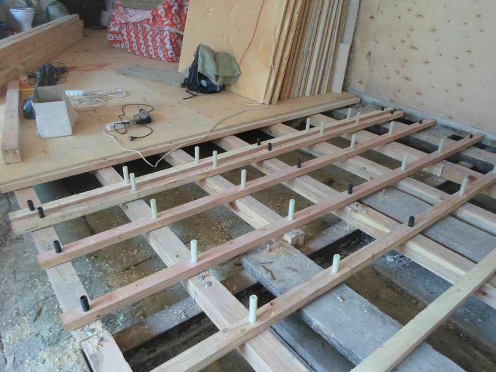 Регулируемые лаги пола в деревянном доме