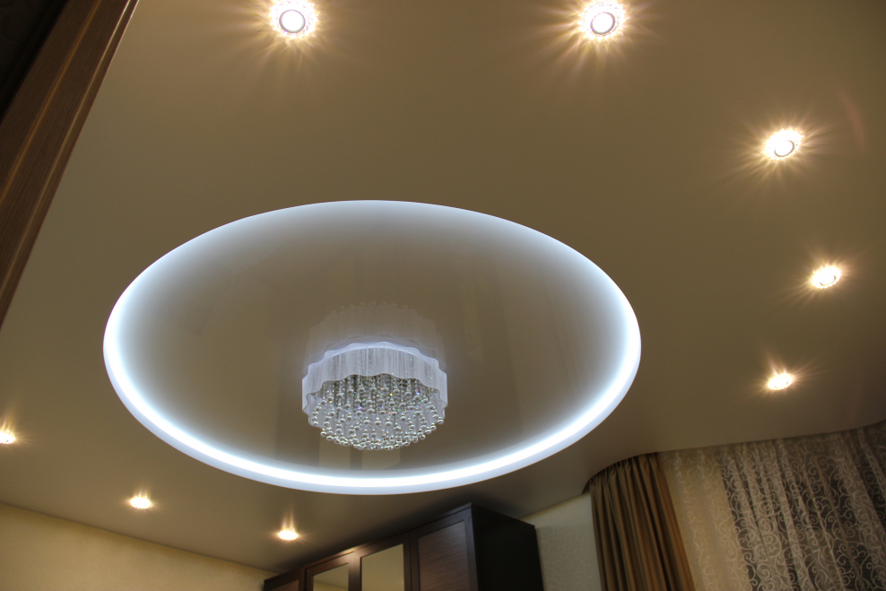 Натяжноф потолок двух уровневый круг