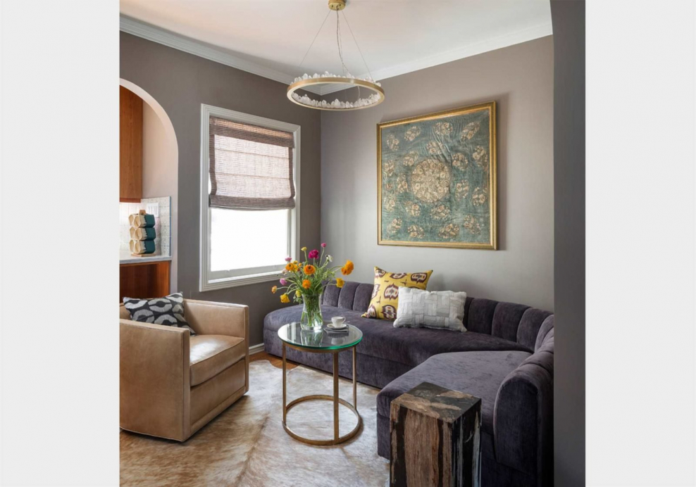 Угловой интерьер комнаты