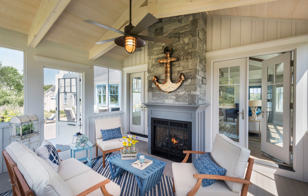 Терраса в загородном доме в морском стиле