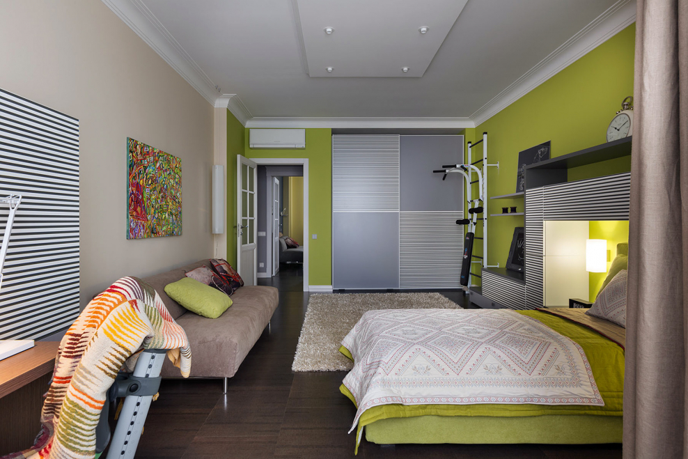 Спальня белая с темно зеленым