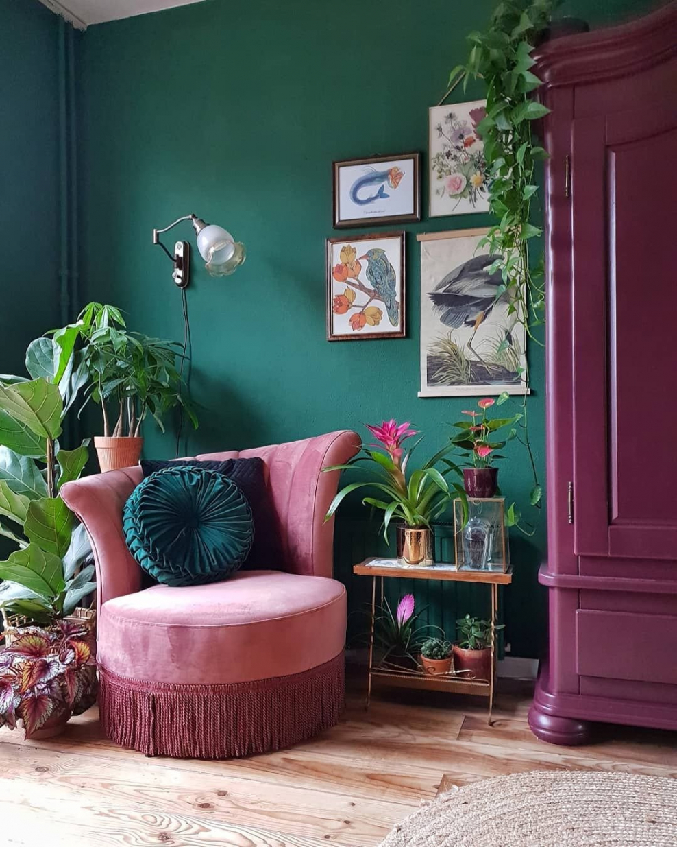 Интерьер в зелено розовых тонах