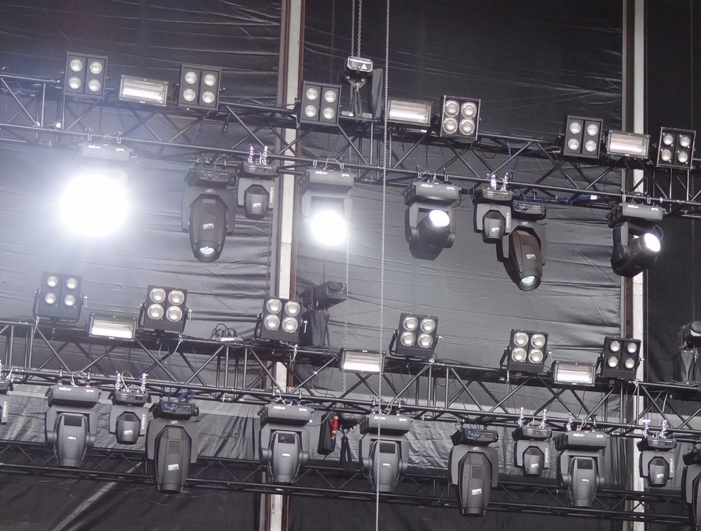 Комбинированное освещение в интерьере