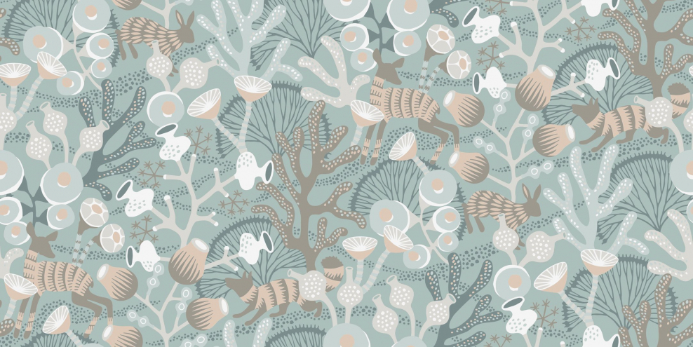 Интерьер комнаты с обоями в цветочек