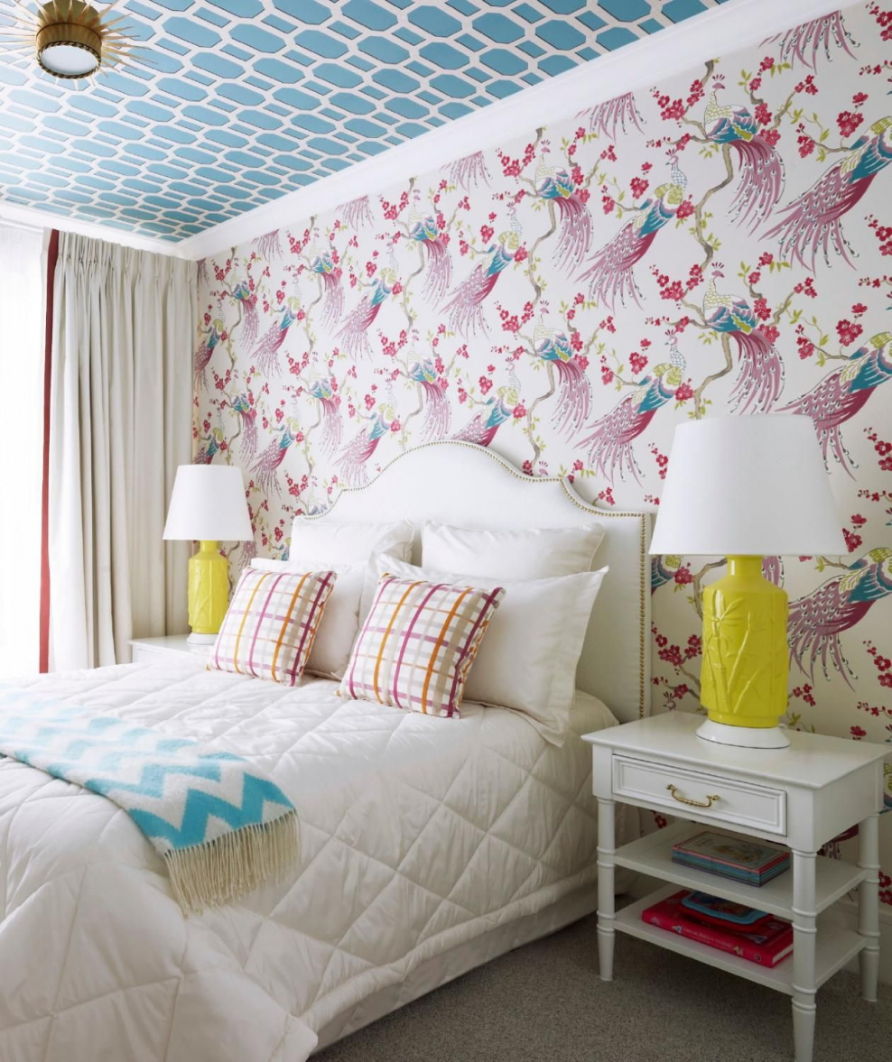 Обои в цветочек для спальни