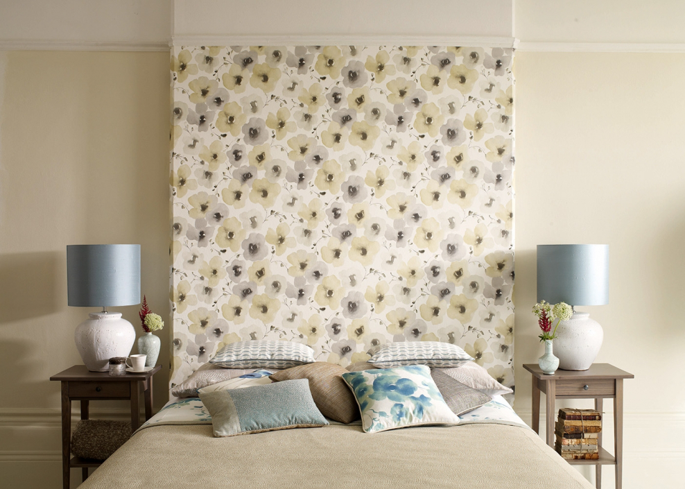 Обои с рисунком в спальню