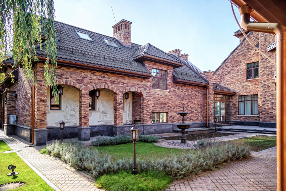 Архон кирпичные особняки