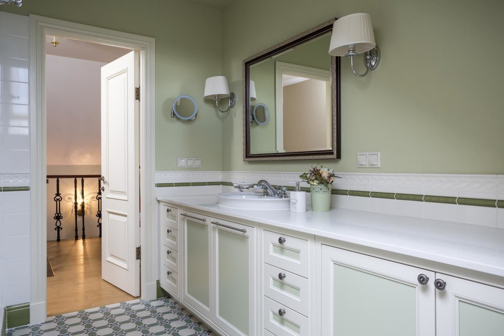 Ванная в коричнево-зеленом цвете