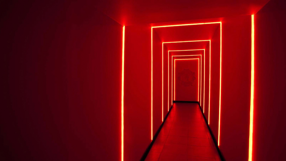 Неоновый коридор