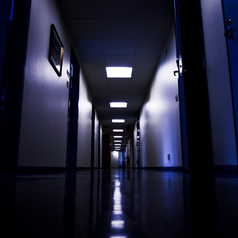 Темный коридор