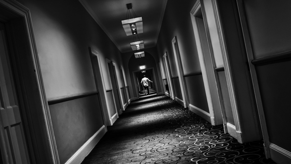 Комната с множеством дверей