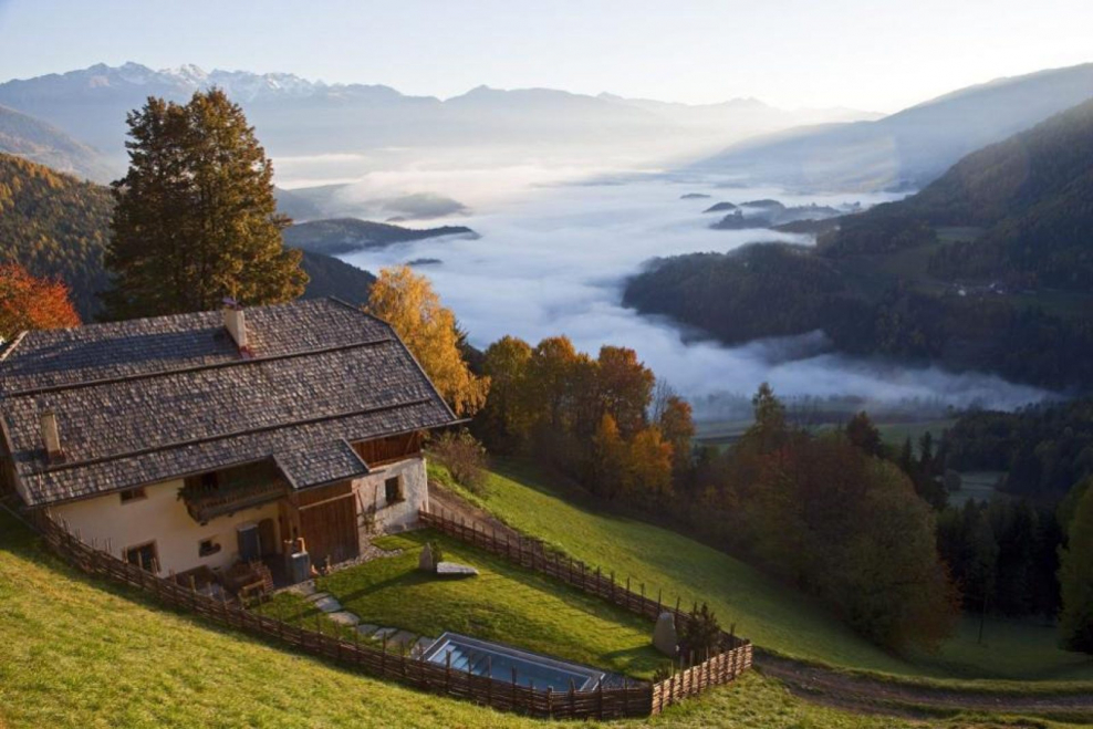 Одинокий дом в горах Швейцарии