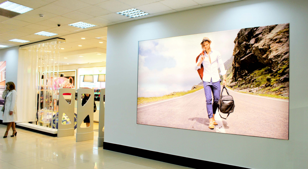 Печать на баннерной ткани в интерьере