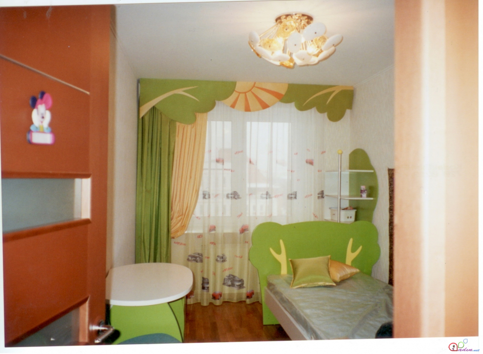 Зеленые занавески в детскую комнату для подростка
