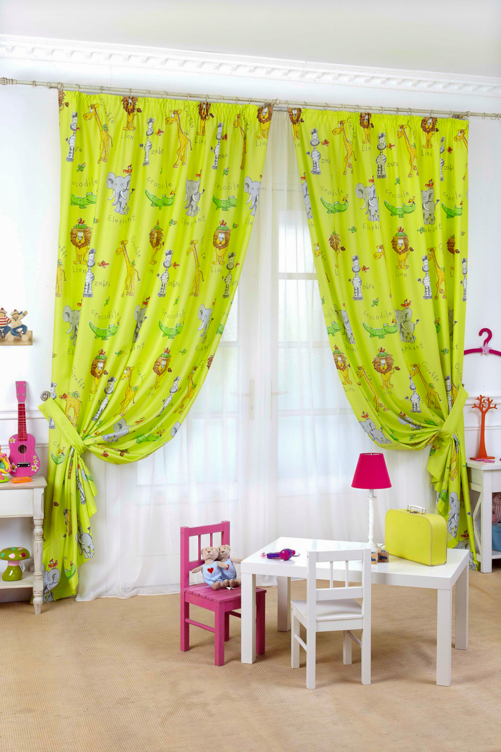 Яркие шторы в детскую