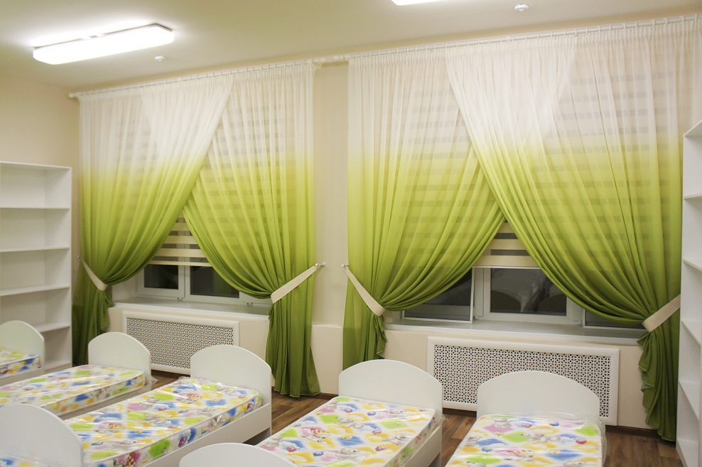 Зеленые шторы в детскую абстракция