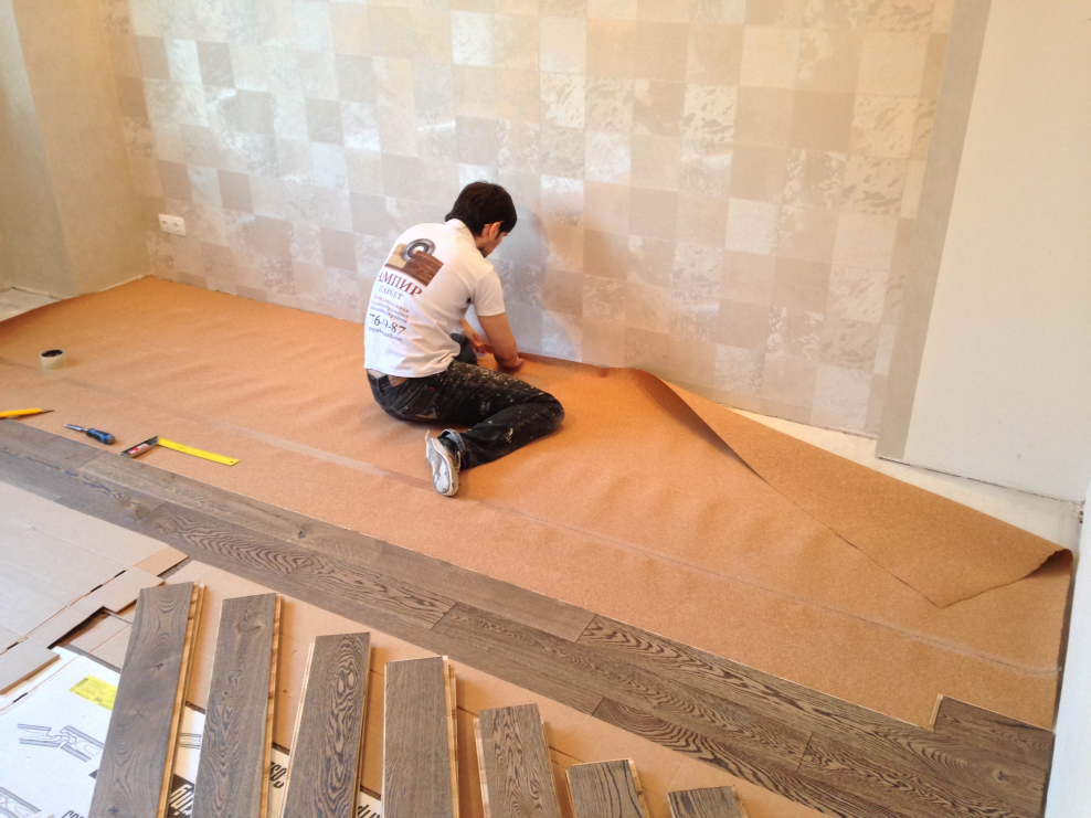 Укладка паркетной доски на подложку