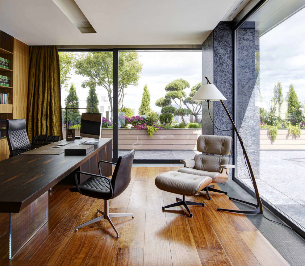 Красивый офис с панорамными окнами