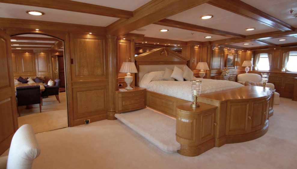 Каюта яхты изнутри