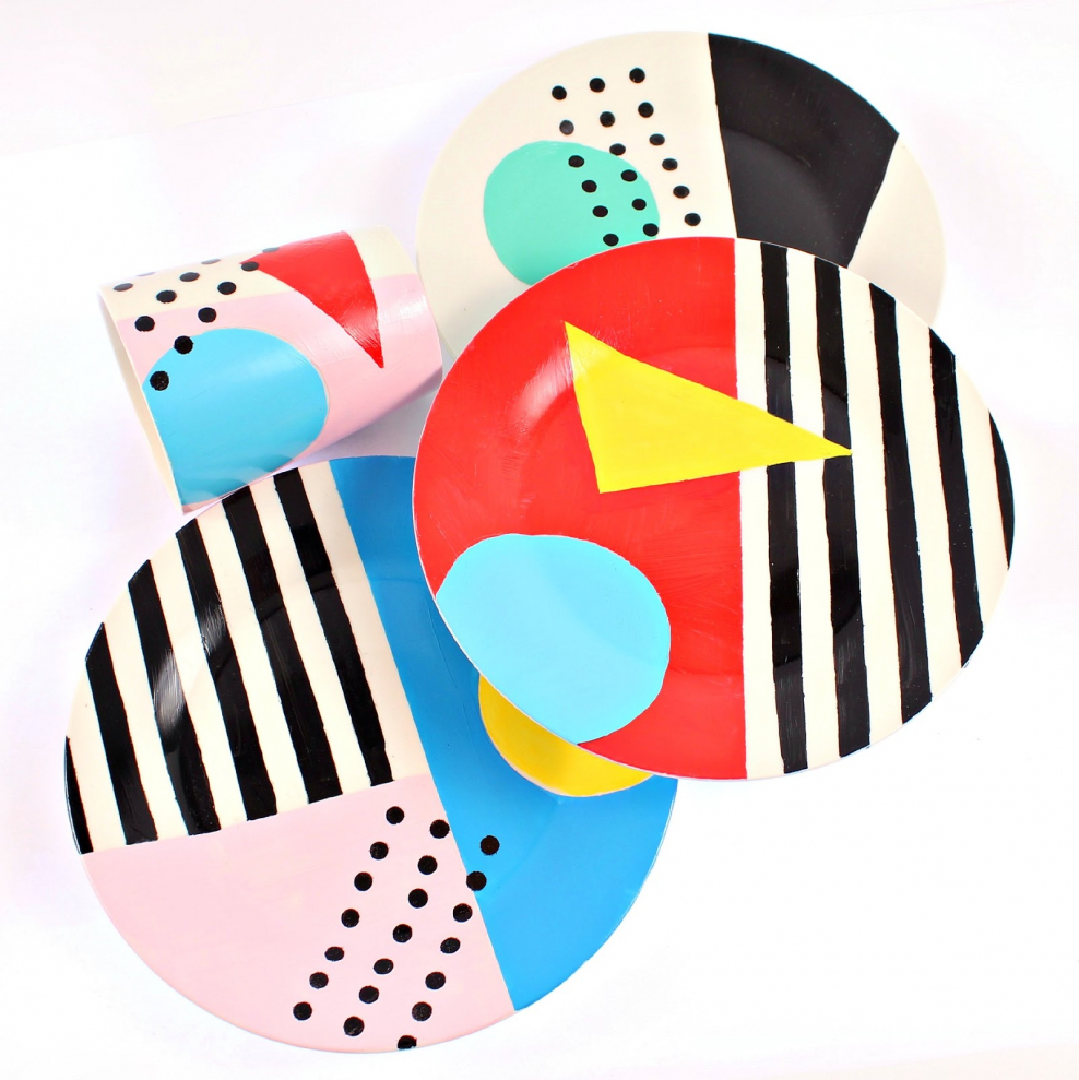 Лого в стиле Мемфис