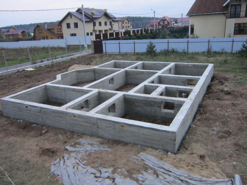 Ленточный фундамент 10 на 10