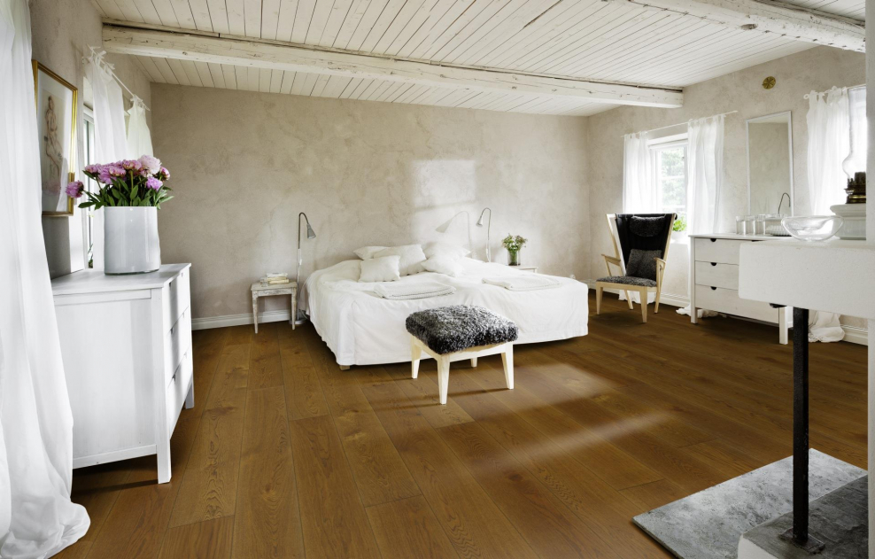 Ламинат на потолке мансарды