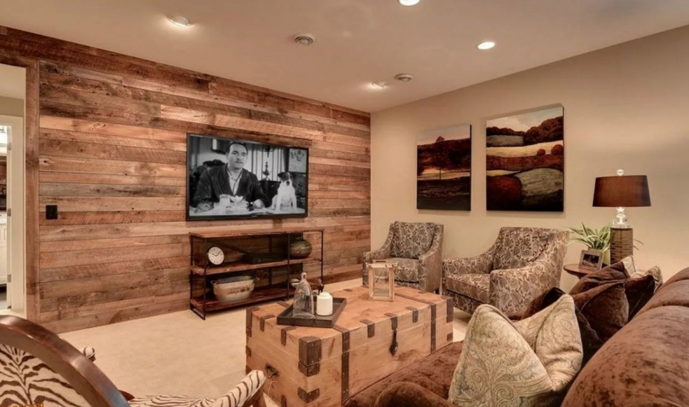 Сочетание штукатурки и дерева