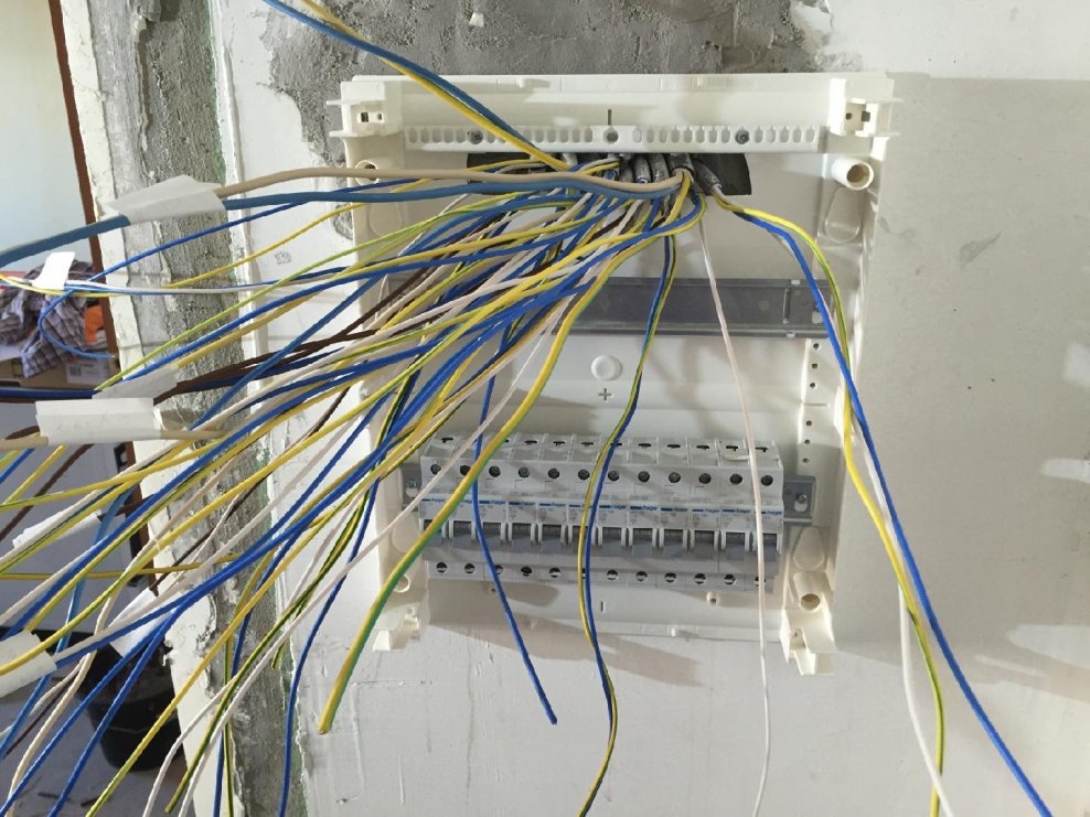 Их квартиры электрифицированы