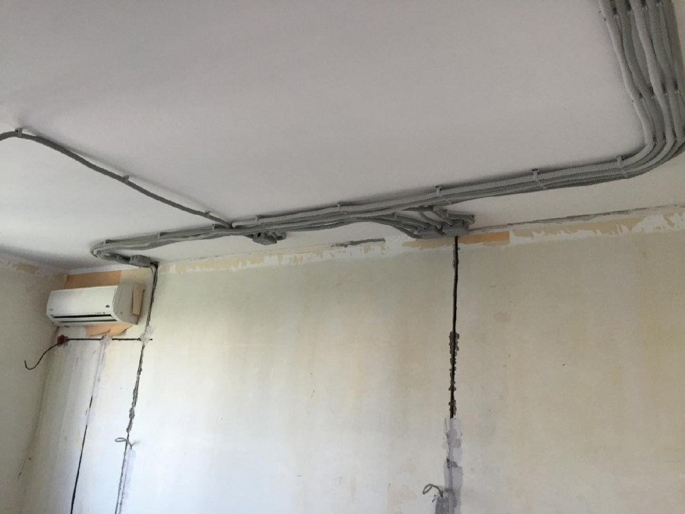 Разводка кабеля по потолку