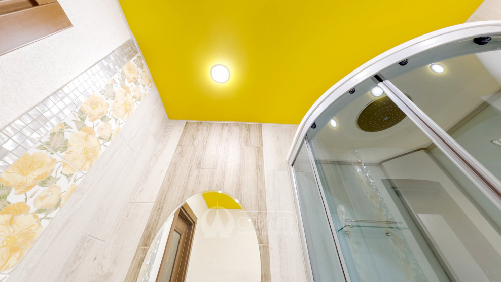 Цветные натяжные потолки