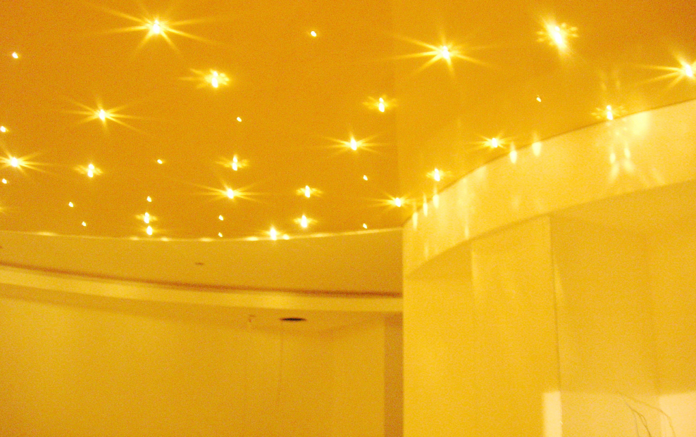 Желтый подвесной потолок