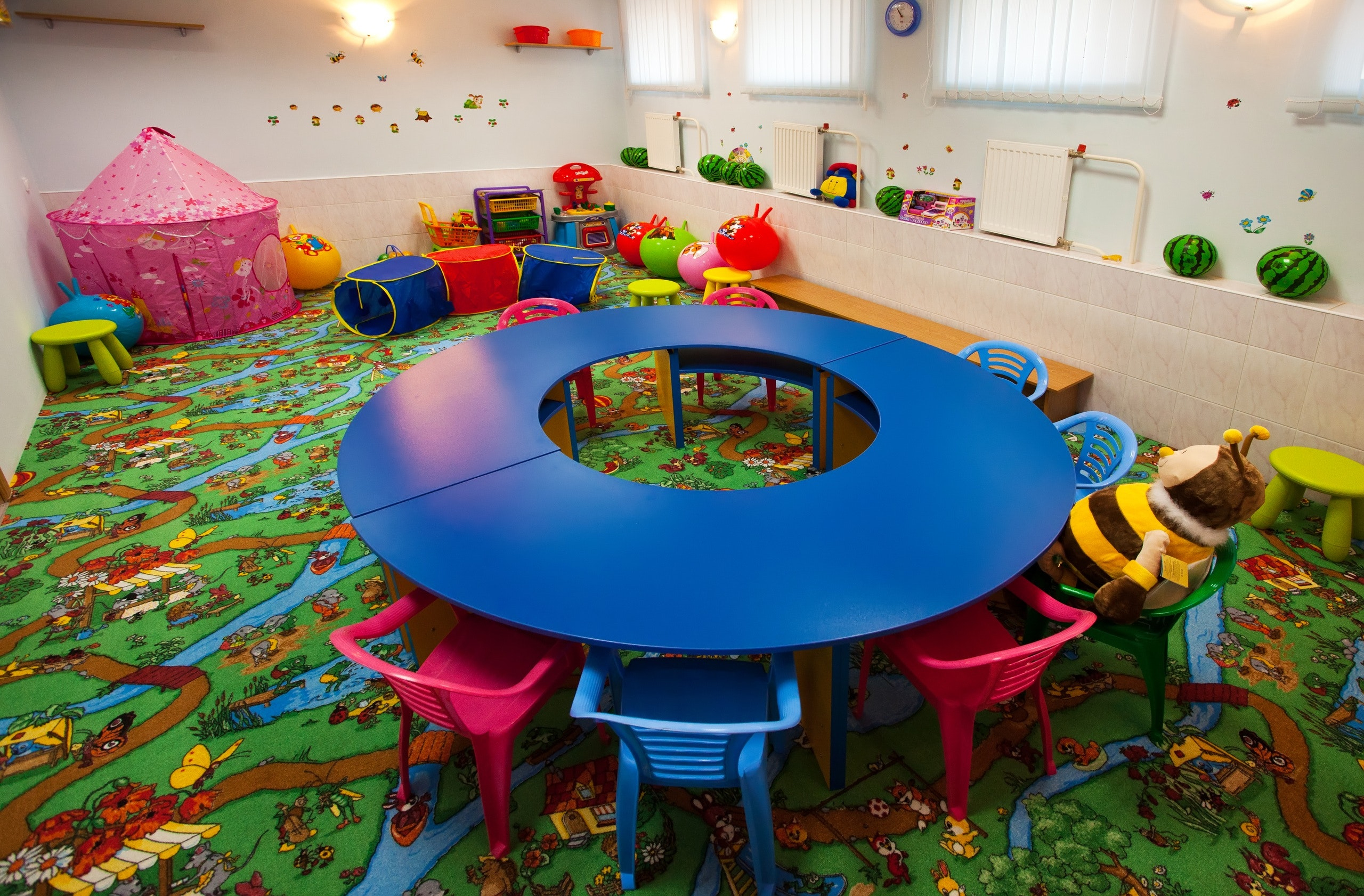 Развивающий центр для детей. Монблан детский центр. Игровая комната в детском саду. Детский развивающий центр.