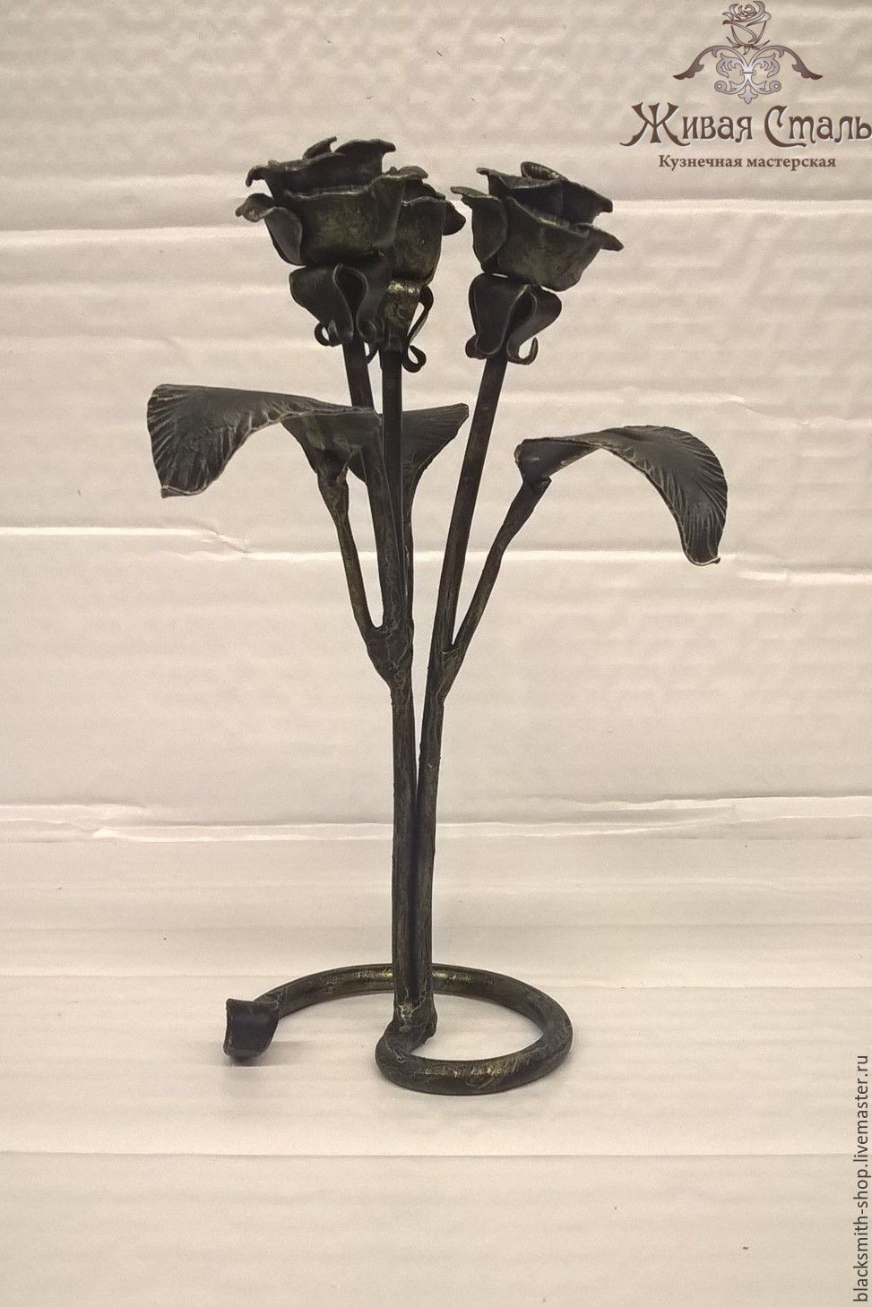 Покраска кованной розы